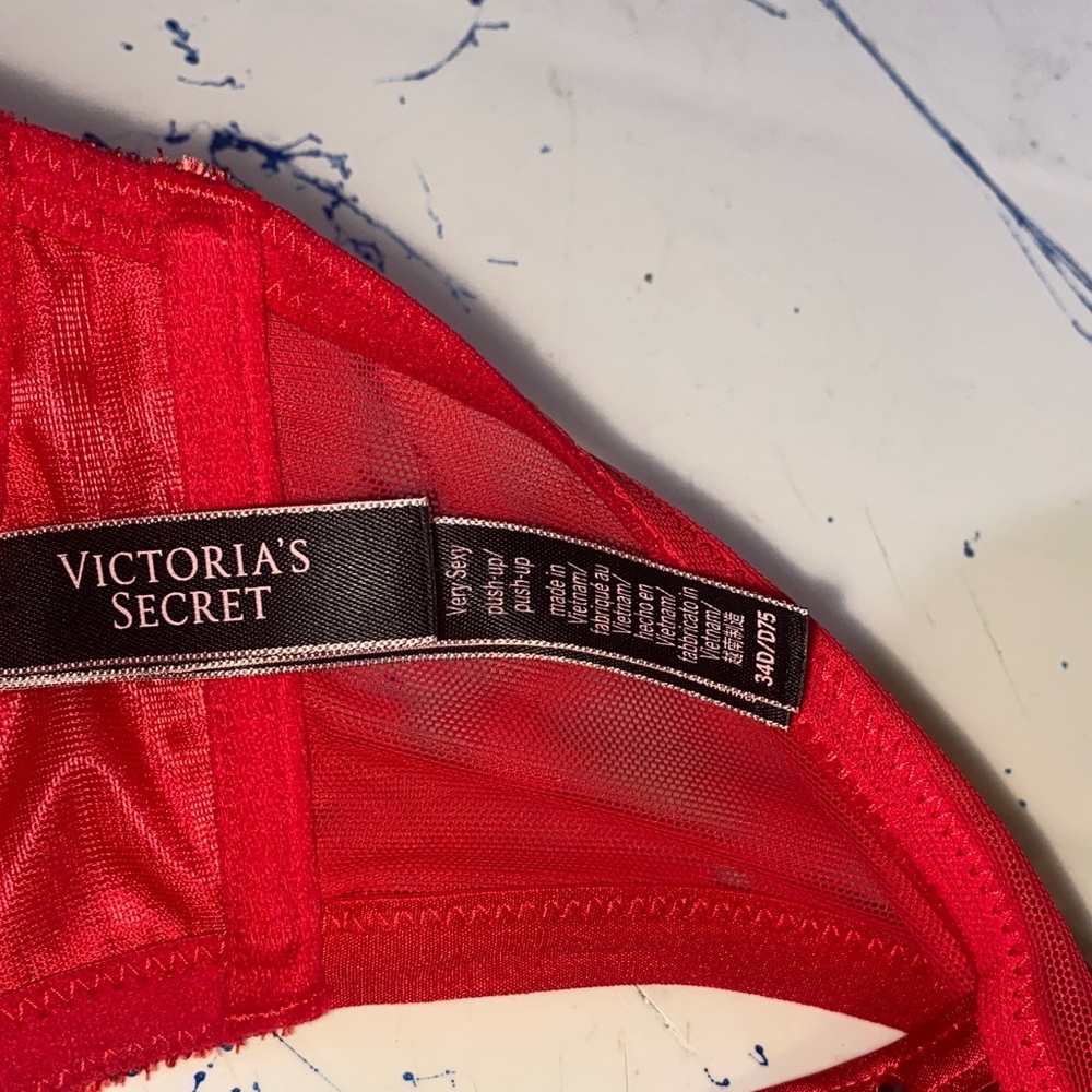 Victoria's Secret Vibrant Red Bra - Picture 4 of 4